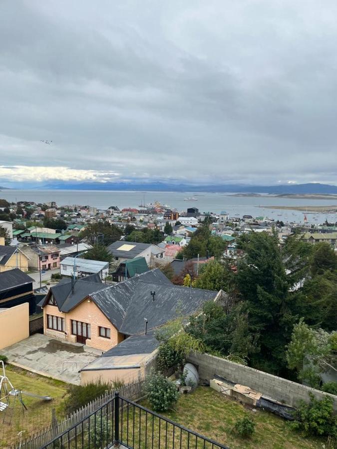 Hostel Los Cormoranes Ushuaia Esterno foto