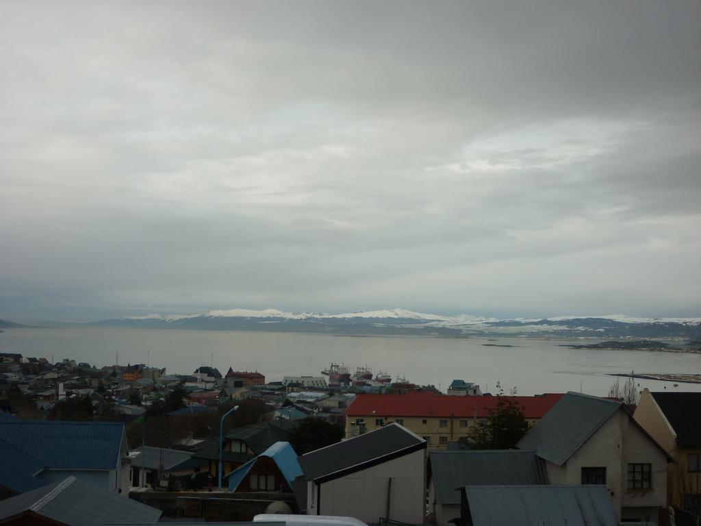 Hostel Los Cormoranes Ushuaia Esterno foto