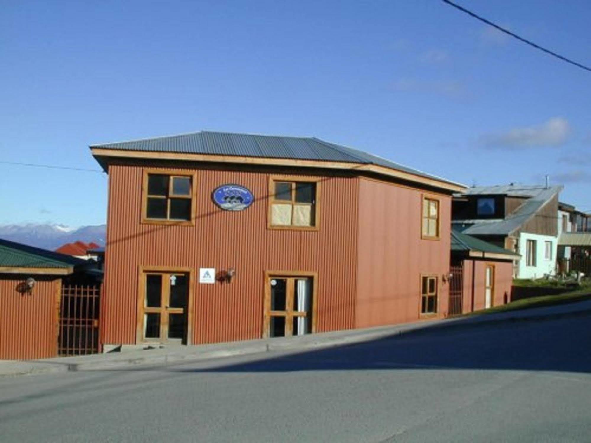 Hostel Los Cormoranes Ushuaia Esterno foto