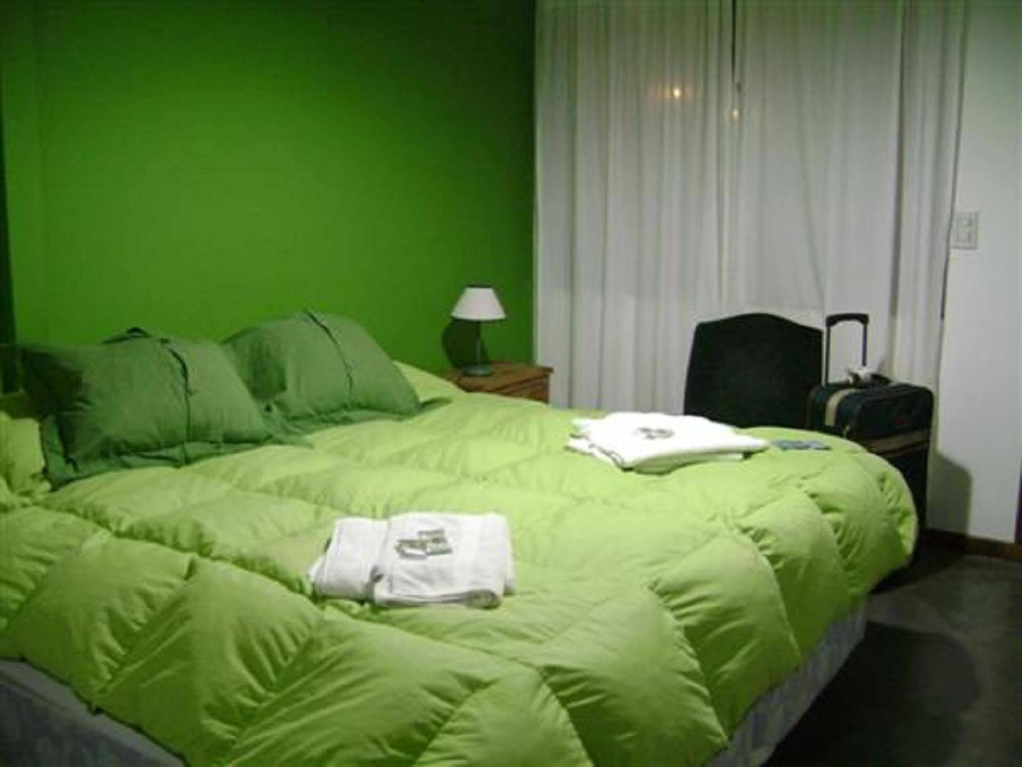 Hostel Los Cormoranes Ushuaia Esterno foto