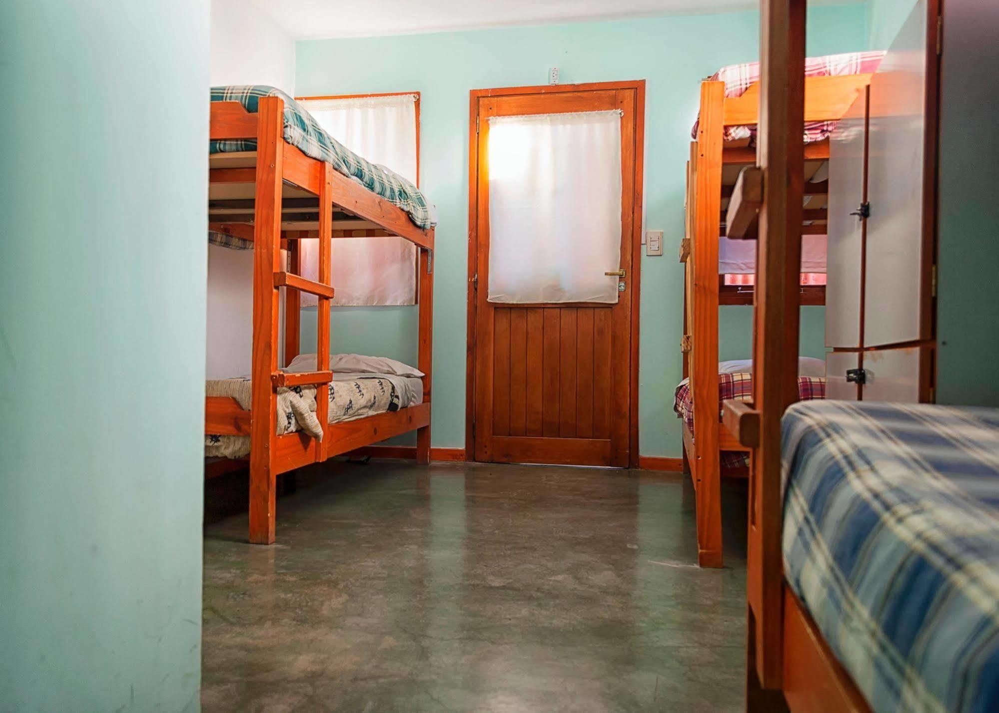 Hostel Los Cormoranes Ushuaia Esterno foto