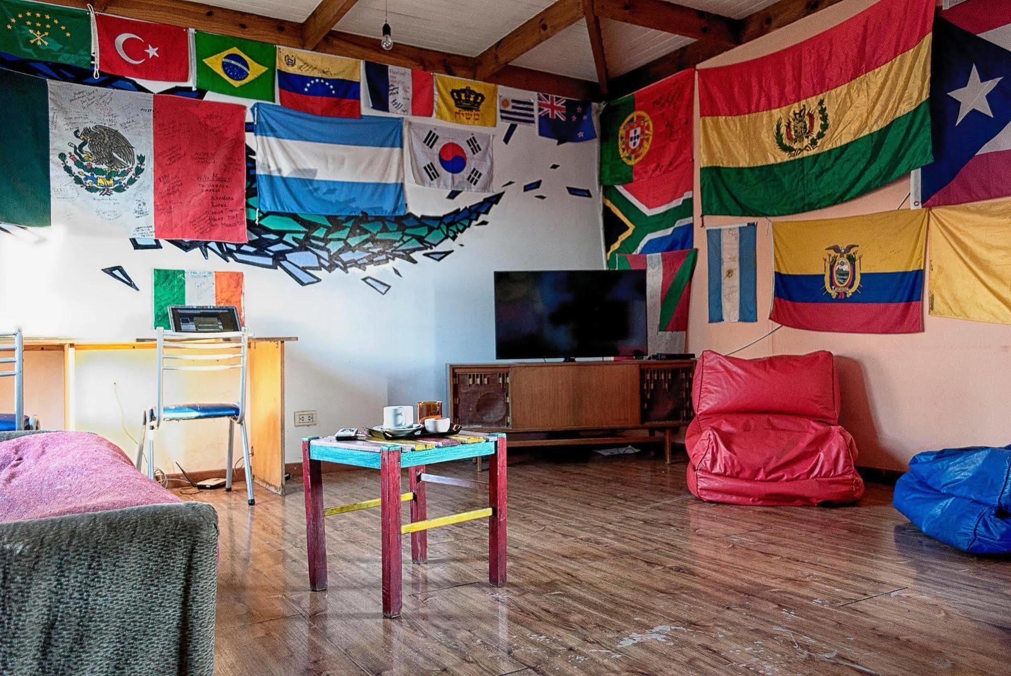 Hostel Los Cormoranes Ushuaia Esterno foto